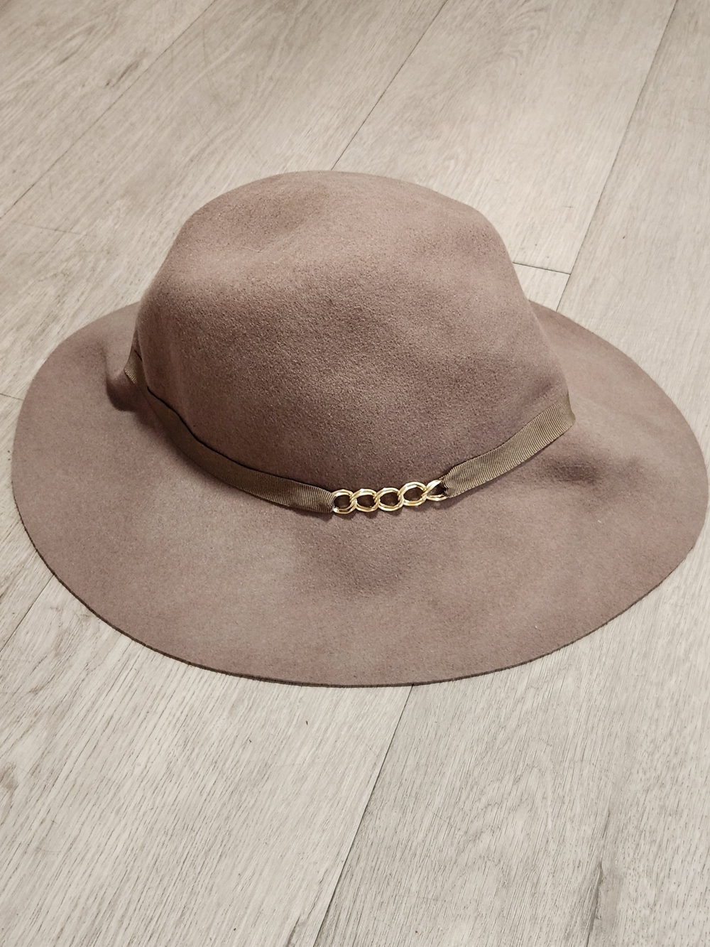 August Hat Co 100% Wool Felt Wide Brim Floppy Hat Taupe Gold Chain